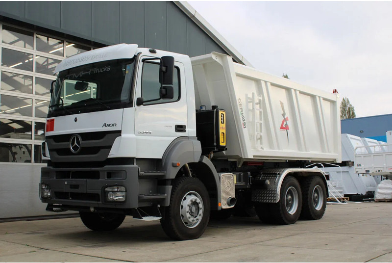 Mercedes-Benz Axor 3344 K 6x4 Tipper Truck - Kipper vrachtwagen: afbeelding 1 Mercedes-Benz Axor 3344 K 6x4 Tipper Truck - Kipper vrachtwagen: afbeelding 1