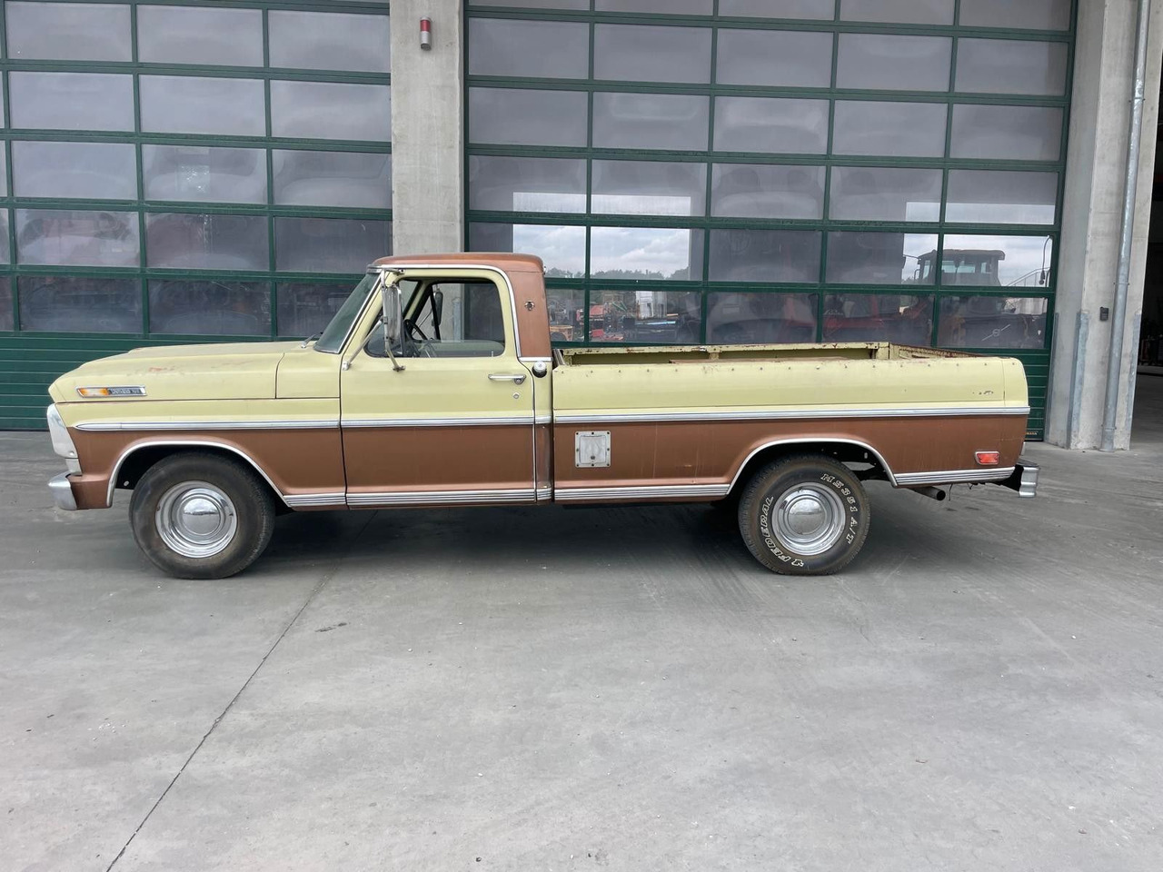 Ford F 100 - Personenwagen: afbeelding 1 Ford F 100 - Personenwagen: afbeelding 1
