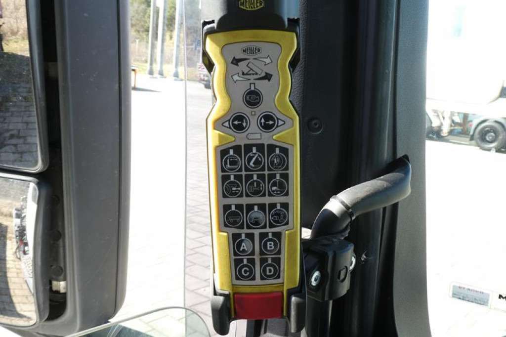 MAN TG-S 35.480 8x4 BL Abrollkipper mit Kran Penz-15L9.80+Meiller RK 30.60L Lenk-Lift Achse - Haakarmsysteem vrachtwagen, Kraanwagen: afbeelding 3 MAN TG-S 35.480 8x4 BL Abrollkipper mit Kran Penz-15L9.80+Meiller RK 30.60L Lenk-Lift Achse - Haakarmsysteem vrachtwagen, Kraanwagen: afbeelding 3