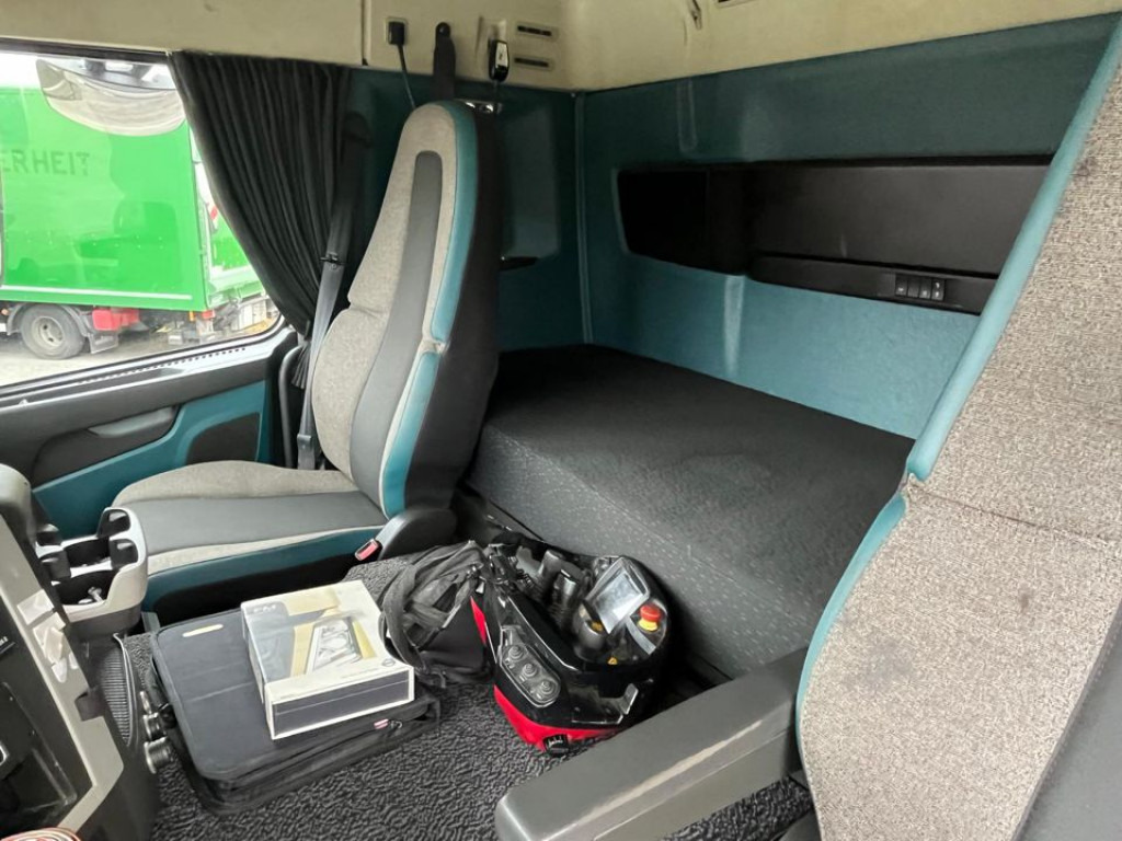 VOLVO (S) Truck FM 420 6x2 Pritsche Heckkran 27m t,Funk,Jib ,E6 - Vrachtwagen met open laadbak, Kraanwagen: afbeelding 3 VOLVO (S) Truck FM 420 6x2 Pritsche Heckkran 27m t,Funk,Jib ,E6 - Vrachtwagen met open laadbak, Kraanwagen: afbeelding 3