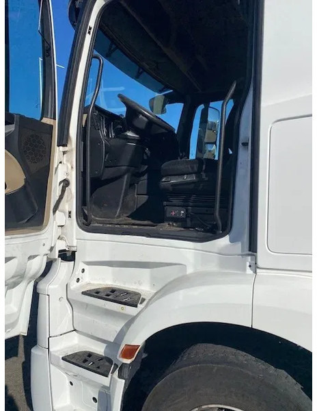 Mercedes-Benz Actros 1840 stream space cabine met spoilers fenders en zonneklep - Trekker: afbeelding 3 Mercedes-Benz Actros 1840 stream space cabine met spoilers fenders en zonneklep - Trekker: afbeelding 3