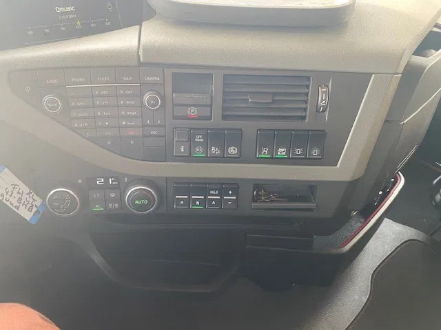 Volvo FH 13.460 trekker, met XL cabine, special paint en incl parc cool, fridge, - Trekker: afbeelding 5 Volvo FH 13.460 trekker, met XL cabine, special paint en incl parc cool, fridge, - Trekker: afbeelding 5