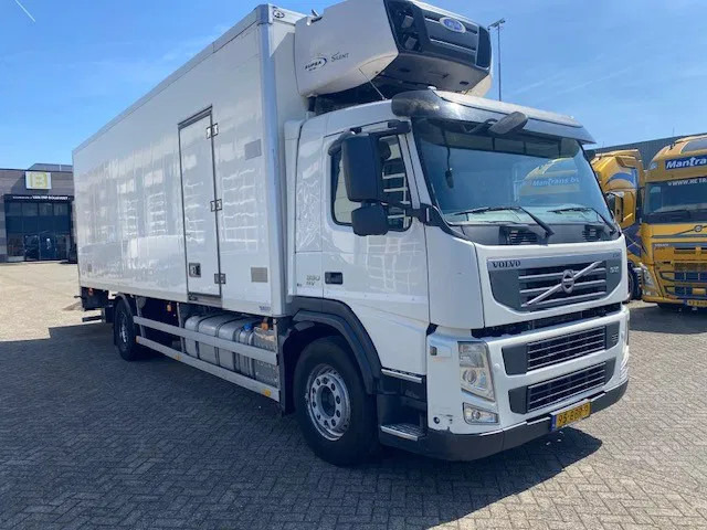 Volvo FM 330 2 temp koelvriesbak , 760 lang, 2 comp, carrier koeler, D"hollandia klep - Koelwagen vrachtwagen: afbeelding 2 Volvo FM 330 2 temp koelvriesbak , 760 lang, 2 comp, carrier koeler, D"hollandia klep - Koelwagen vrachtwagen: afbeelding 2