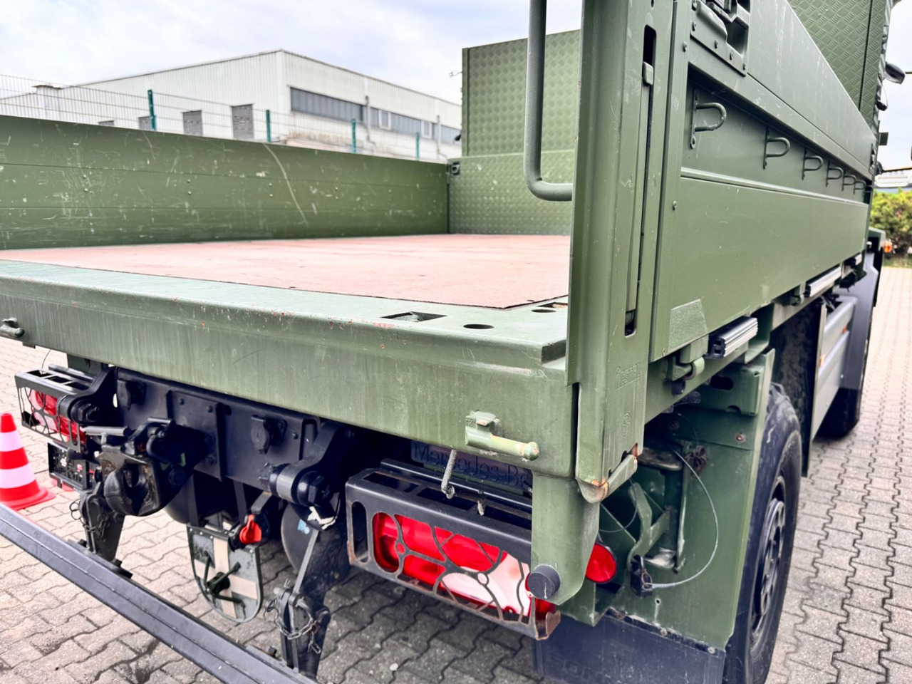 Mercedes-Benz 1018 Atego 4x4 Allrad Miltär Camper Expedition - Containertransporter/ Wissellaadbak vrachtwagen: afbeelding 5 Mercedes-Benz 1018 Atego 4x4 Allrad Miltär Camper Expedition - Containertransporter/ Wissellaadbak vrachtwagen: afbeelding 5