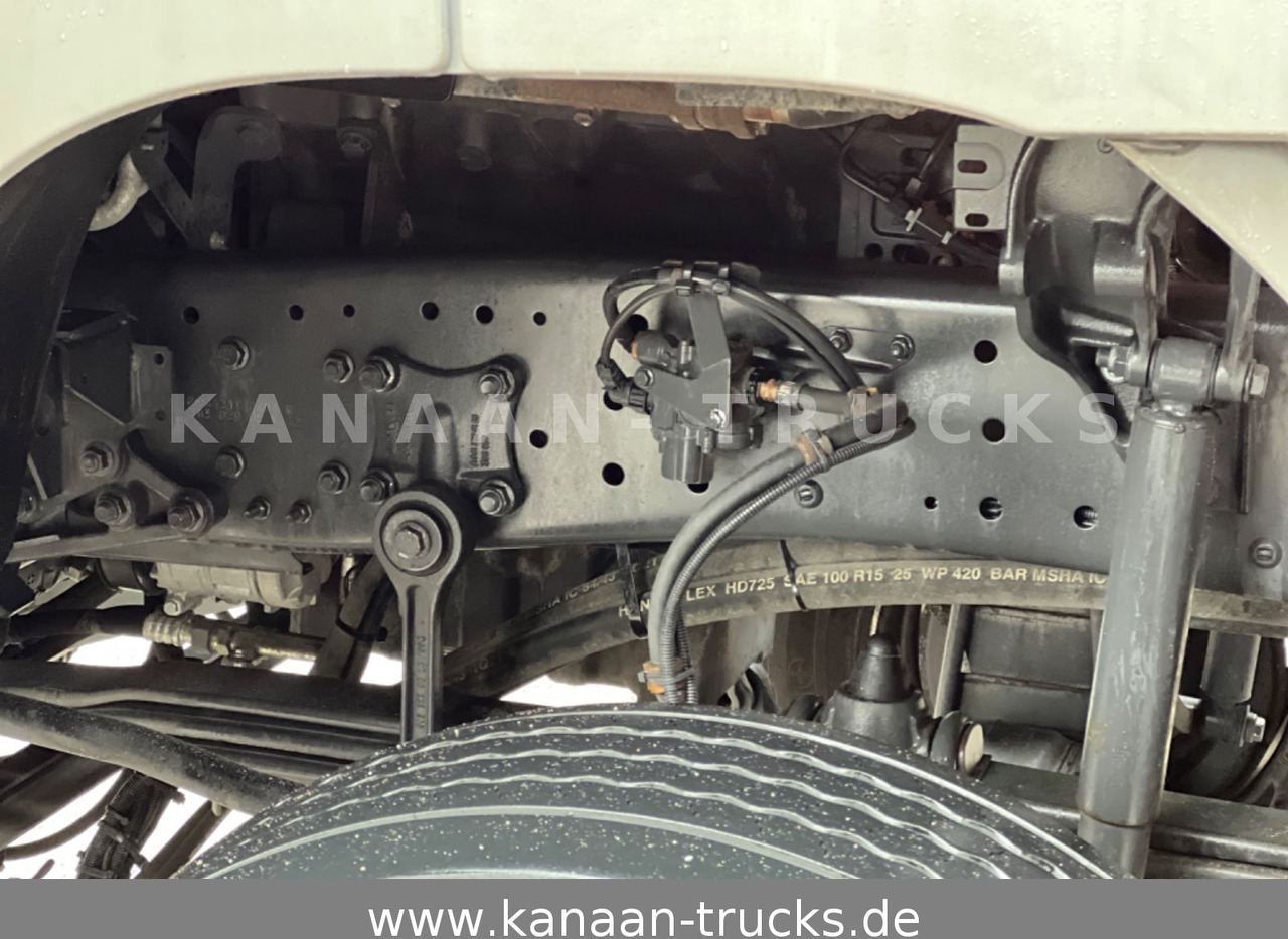 Veegwagen Mercedes-Benz 2032 Actros 4x4 Bucher STKF 9500  AIRPORT  KLIMA: afbeelding 15