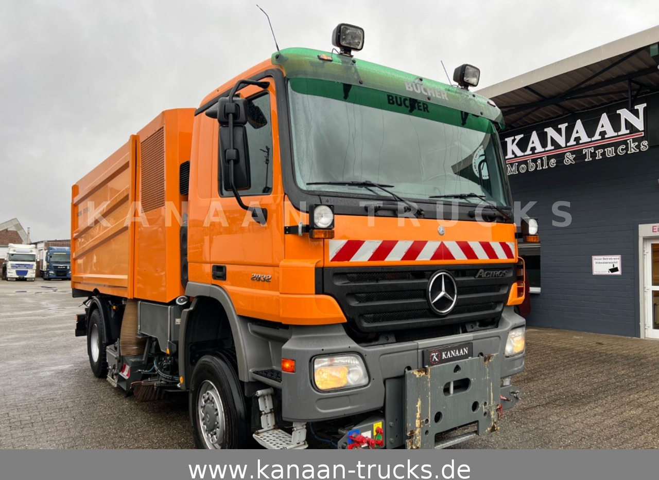Mercedes-Benz 2032 Actros 4x4 Bucher STKF 9500 AIRPORT KLIMA - Veegwagen: afbeelding 1 Mercedes-Benz 2032 Actros 4x4 Bucher STKF 9500 AIRPORT KLIMA - Veegwagen: afbeelding 1