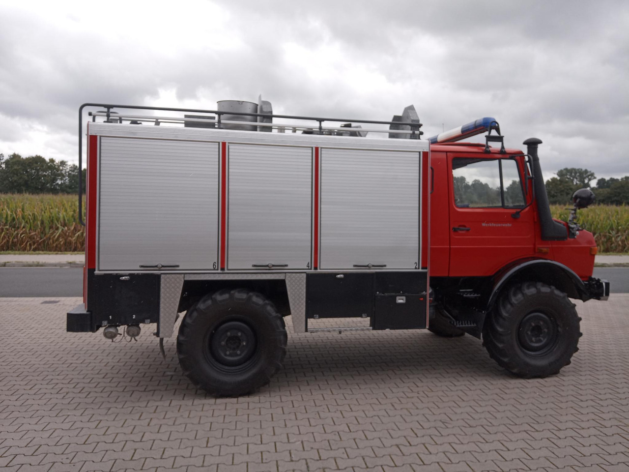 Mercedes Benz Unimog U1300L Unimog Firetruck - Brandweerwagen: afbeelding 4 Mercedes Benz Unimog U1300L Unimog Firetruck - Brandweerwagen: afbeelding 4