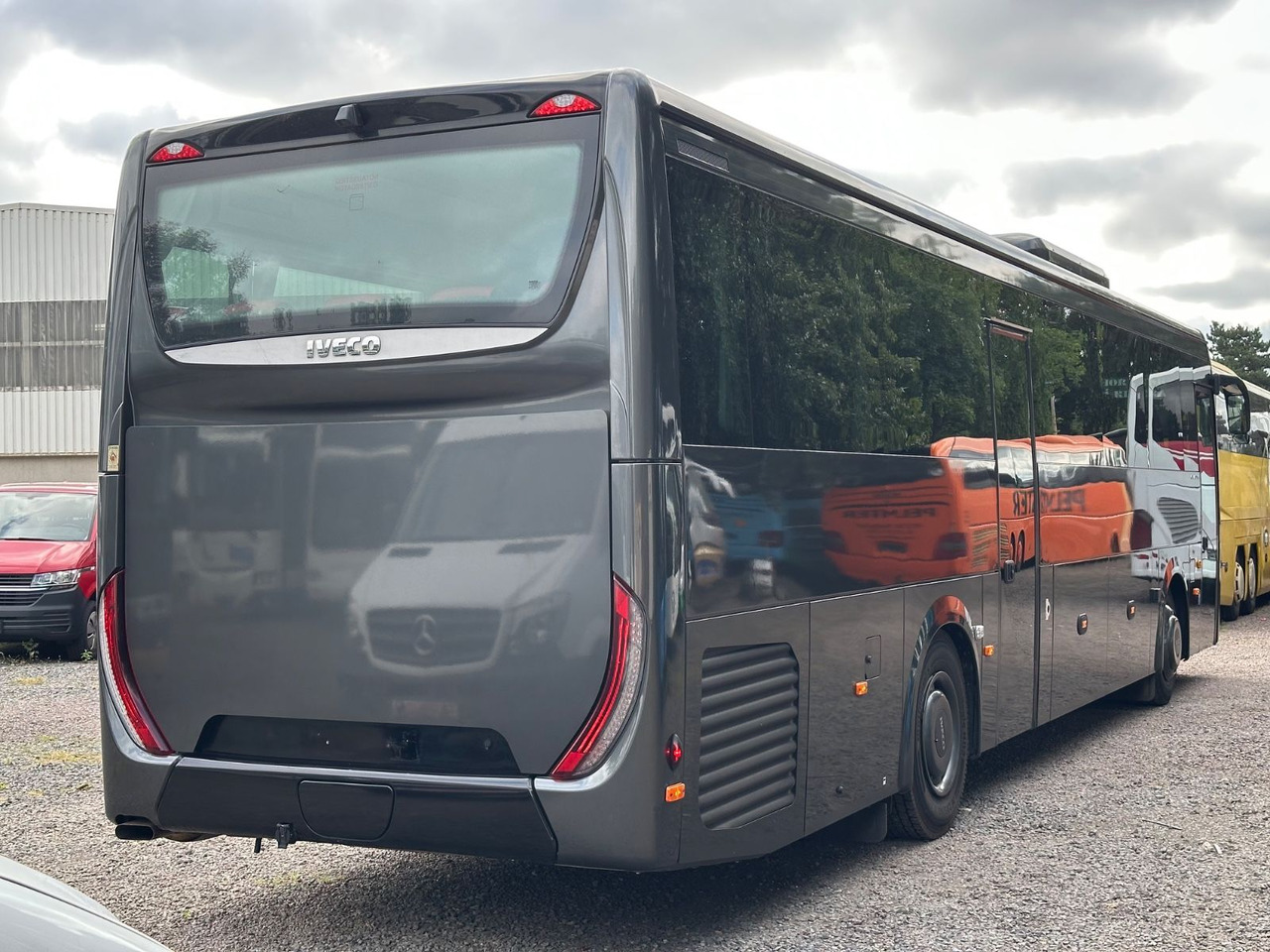 Iveco EVADYS H (55 Sitze*Schalt*176 tKm) - Minibus, Personenvervoer: afbeelding 2 Iveco EVADYS H (55 Sitze*Schalt*176 tKm) - Minibus, Personenvervoer: afbeelding 2