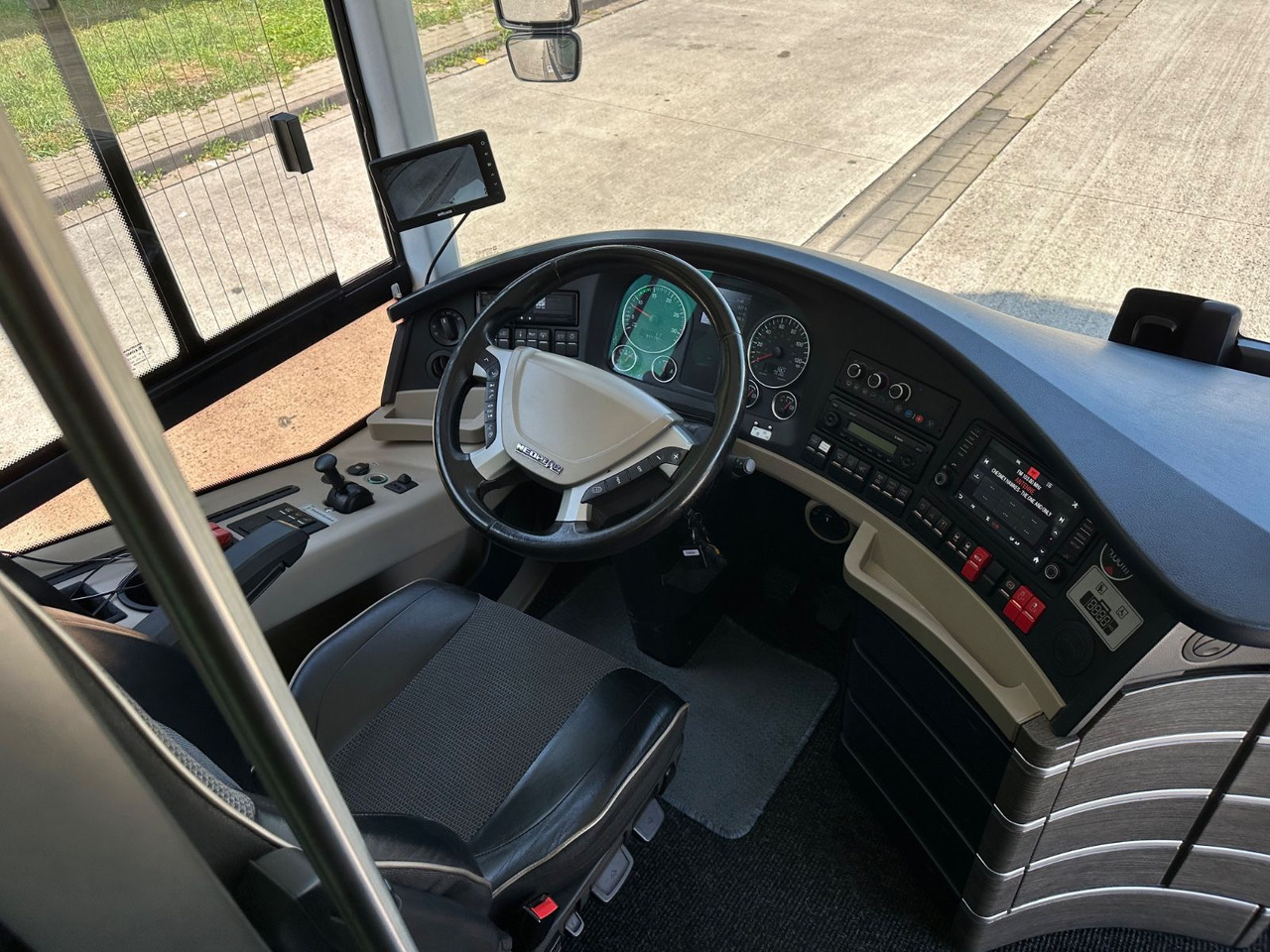 Neoplan P06 Skyliner L (83 Sitze*TOP*Motor Neu*Panorama) - Dubbeldeksbus: afbeelding 5 Neoplan P06 Skyliner L (83 Sitze*TOP*Motor Neu*Panorama) - Dubbeldeksbus: afbeelding 5