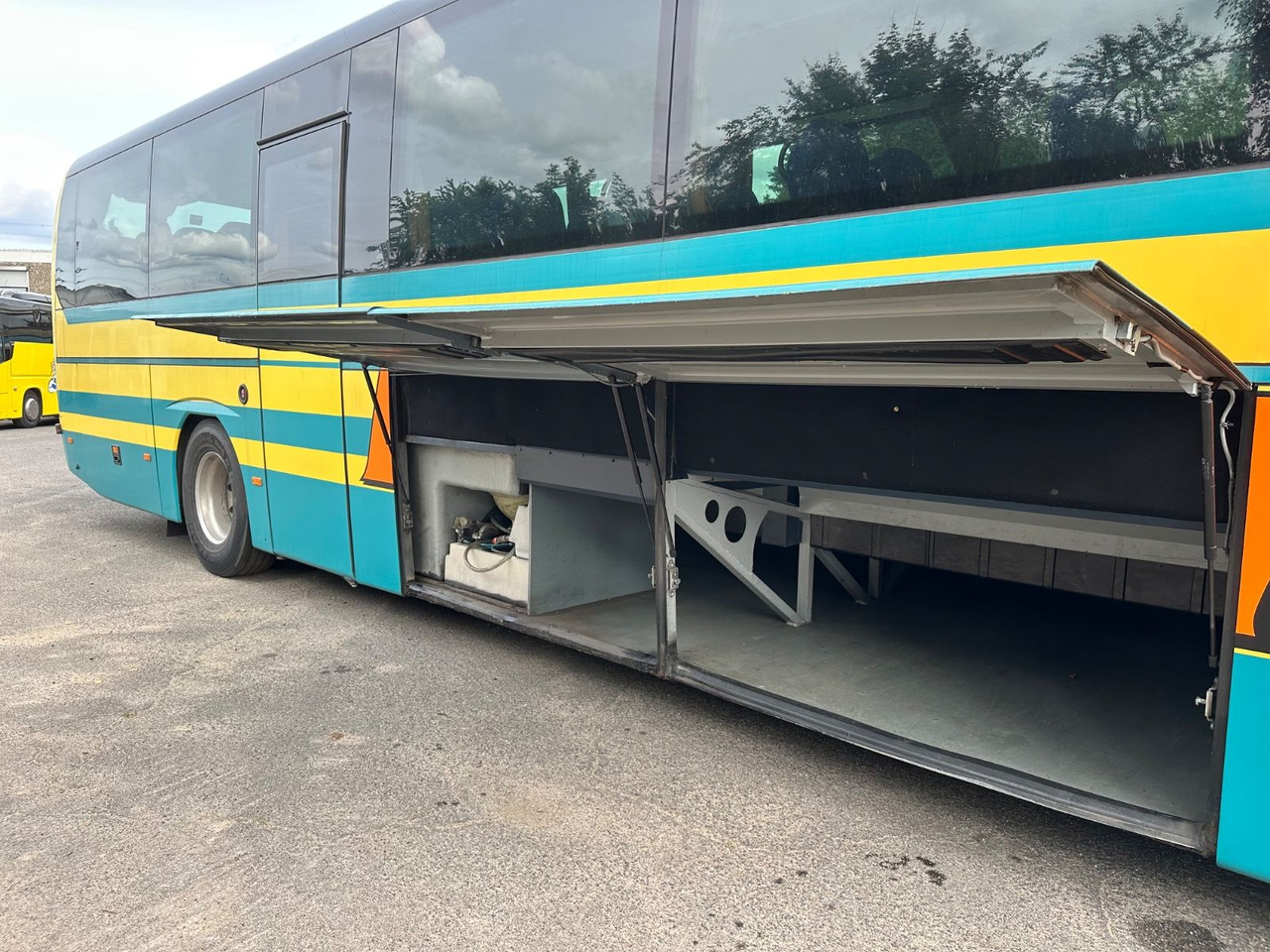 Neoplan P25 Trendliner 3516ÜC Klimaanlage*WC*57 Sitze Neoplan P25 Trendliner 3516ÜC Klimaanlage*WC*57 Sitze - Touringcar: afbeelding 4 Neoplan P25 Trendliner 3516ÜC Klimaanlage*WC*57 Sitze Neoplan P25 Trendliner 3516ÜC Klimaanlage*WC*57 Sitze - Touringcar: afbeelding 4