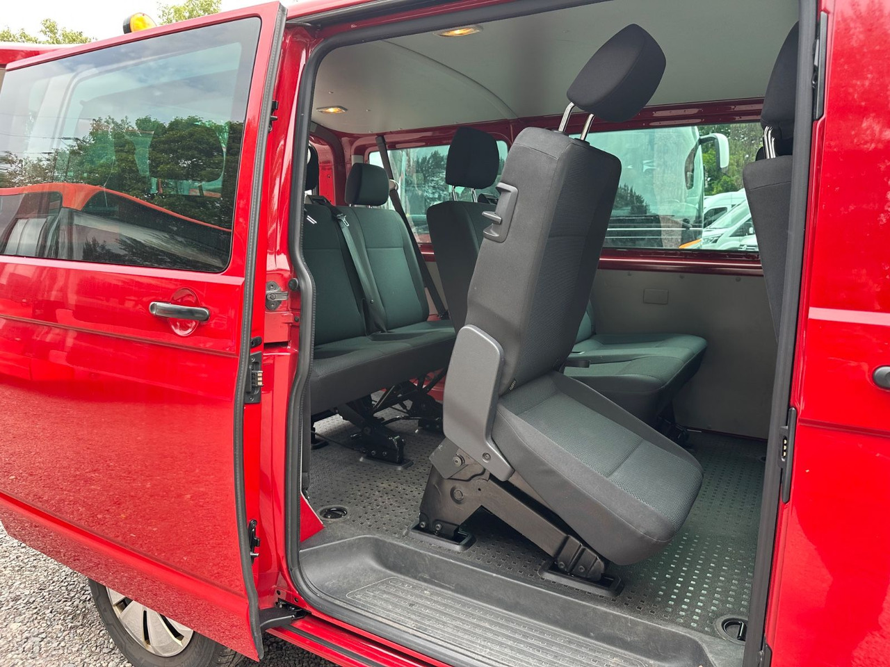 Volkswagen T6 Kombi (PDC Hi*ACC*StandHz*9 Sitzer*AC) - Personenvervoer: afbeelding 5 Volkswagen T6 Kombi (PDC Hi*ACC*StandHz*9 Sitzer*AC) - Personenvervoer: afbeelding 5
